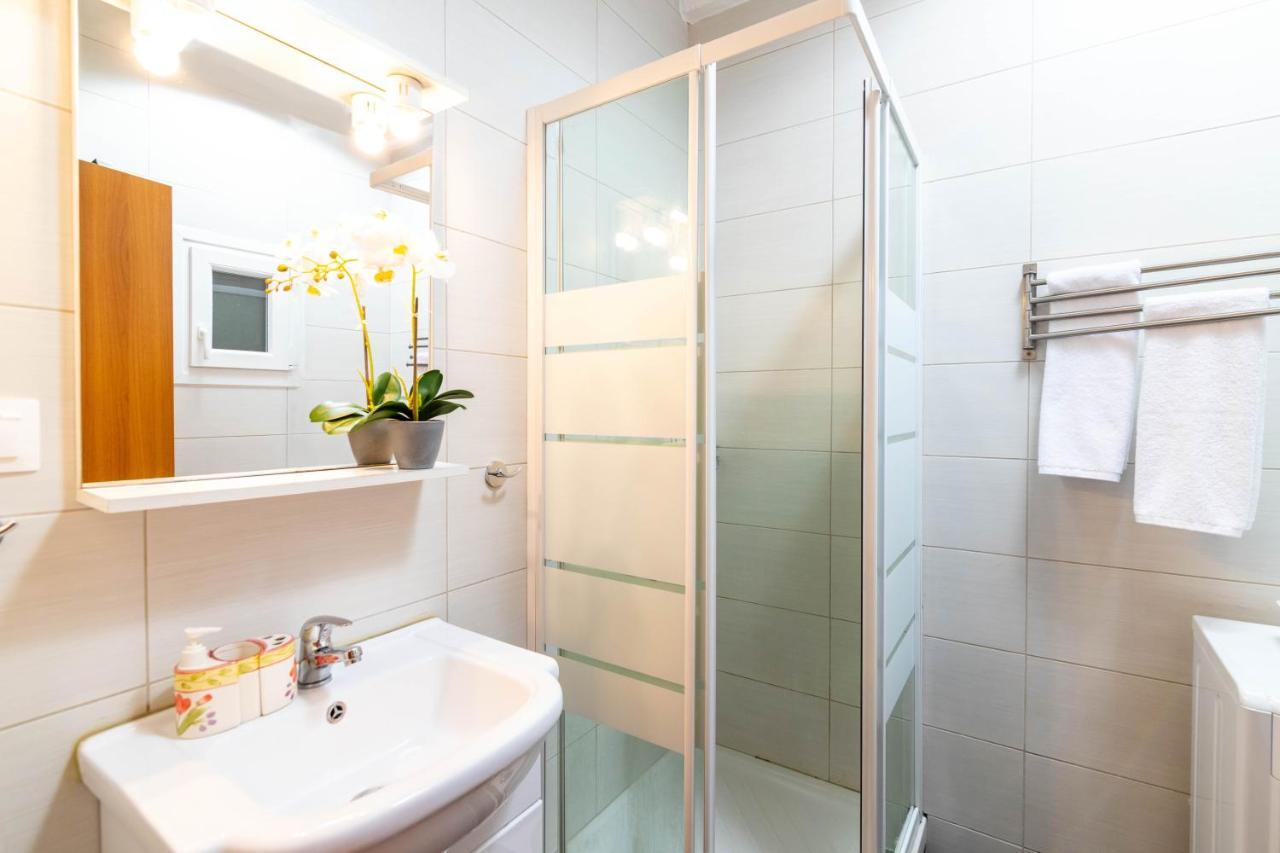 F & B Collection - 2 Bedroom Flat เทสซาโลนิกิ ภายนอก รูปภาพ